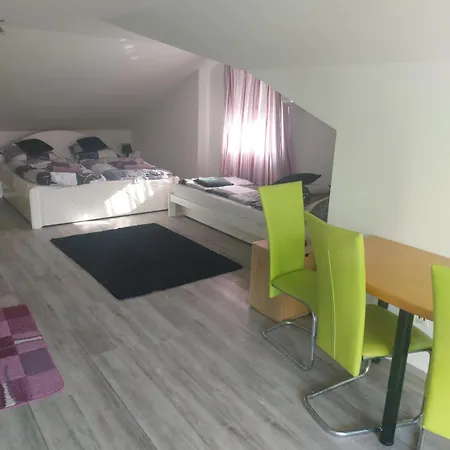 Rum i privatbostad Rena Vendeghaz *