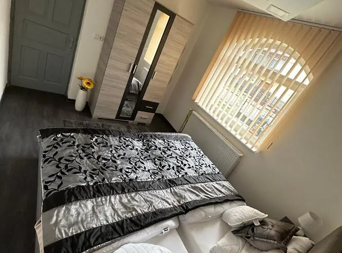 Rena Alloggio in famiglia