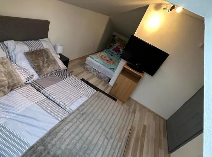 Rena Vendeghaz ホームステイ ナジカニジャ