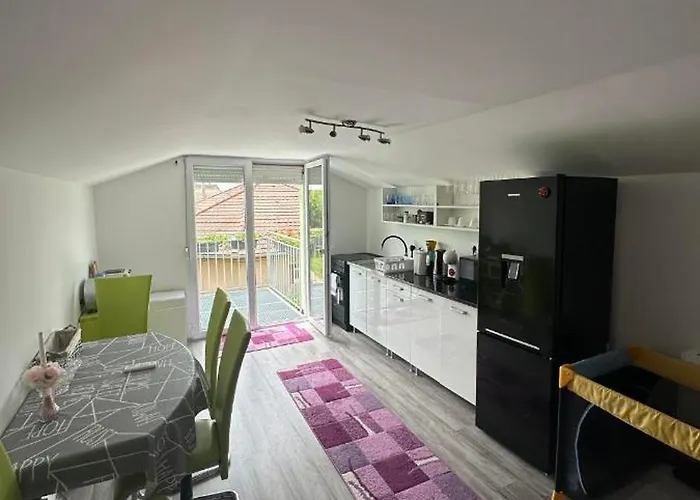 Rena Alloggio in famiglia *